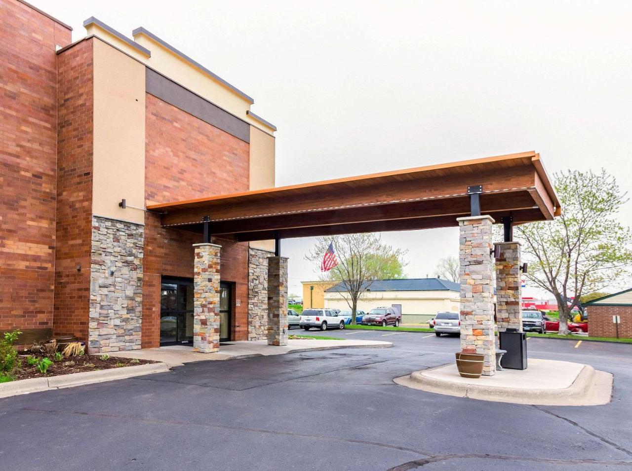 Quality Inn And Suites - Arden Hills Exterior photo